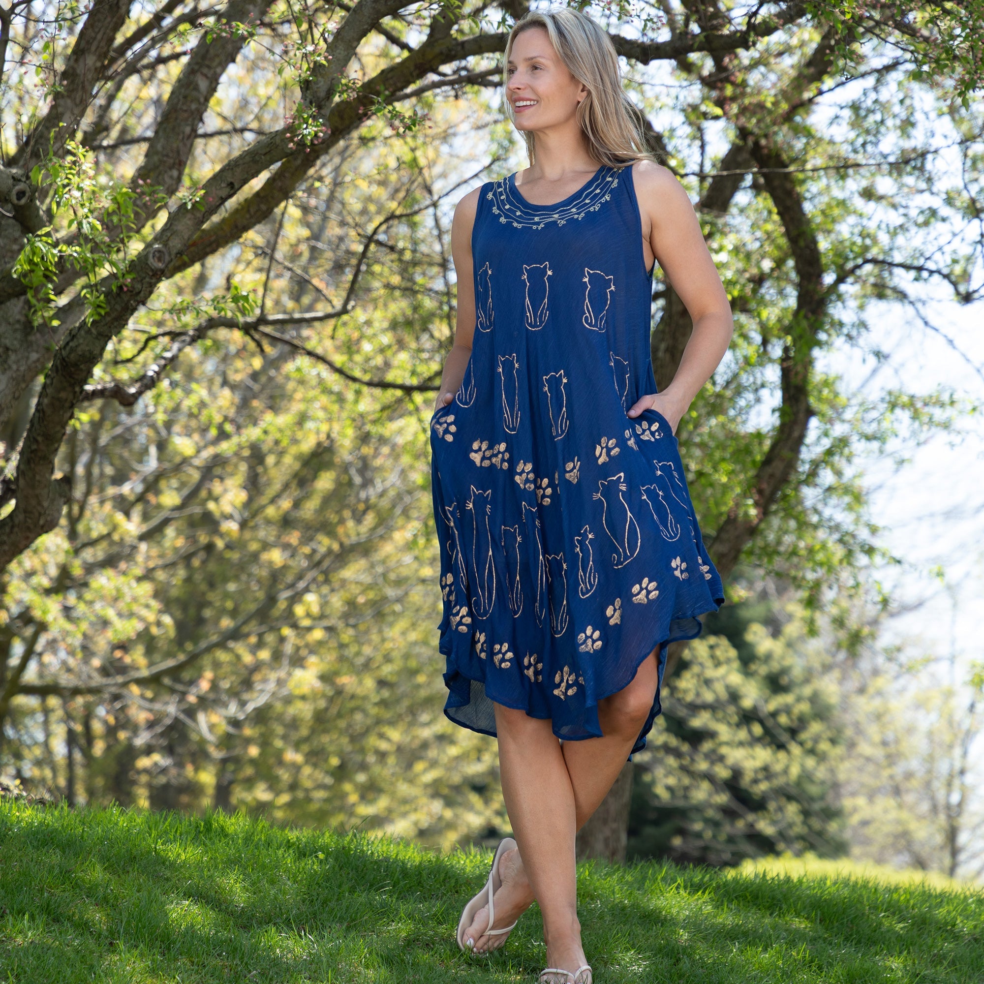 Golden Cats Sleeveless Lightweight Dress with Pockets